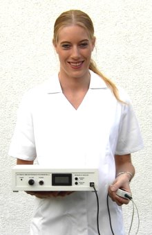 Nurse with MyoControl Biofeedback-Device